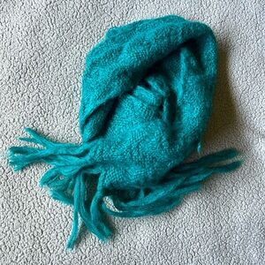 Turquoise knit scarf.